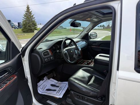 Used 2011 Chevrolet Avalanche LTZ AWD/4WD image 12