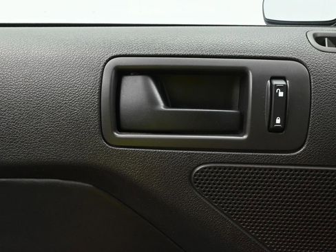 Used 2013 Ford Mustang Coupe image 16