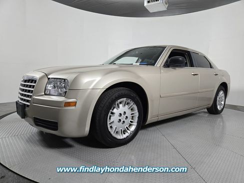 Used 2006 Chrysler 300 image 2