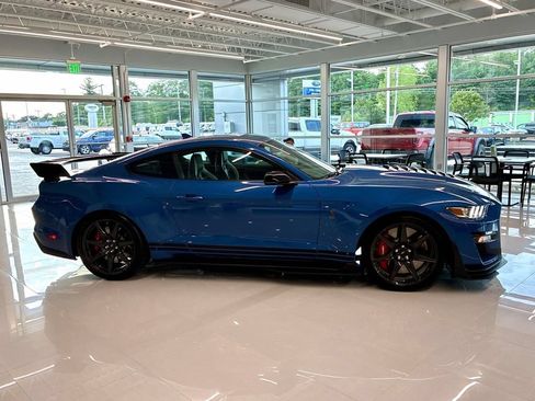 Used 2021 Ford Mustang Shelby GT500 w/ Carbon Fiber Track Pack RWD image 8