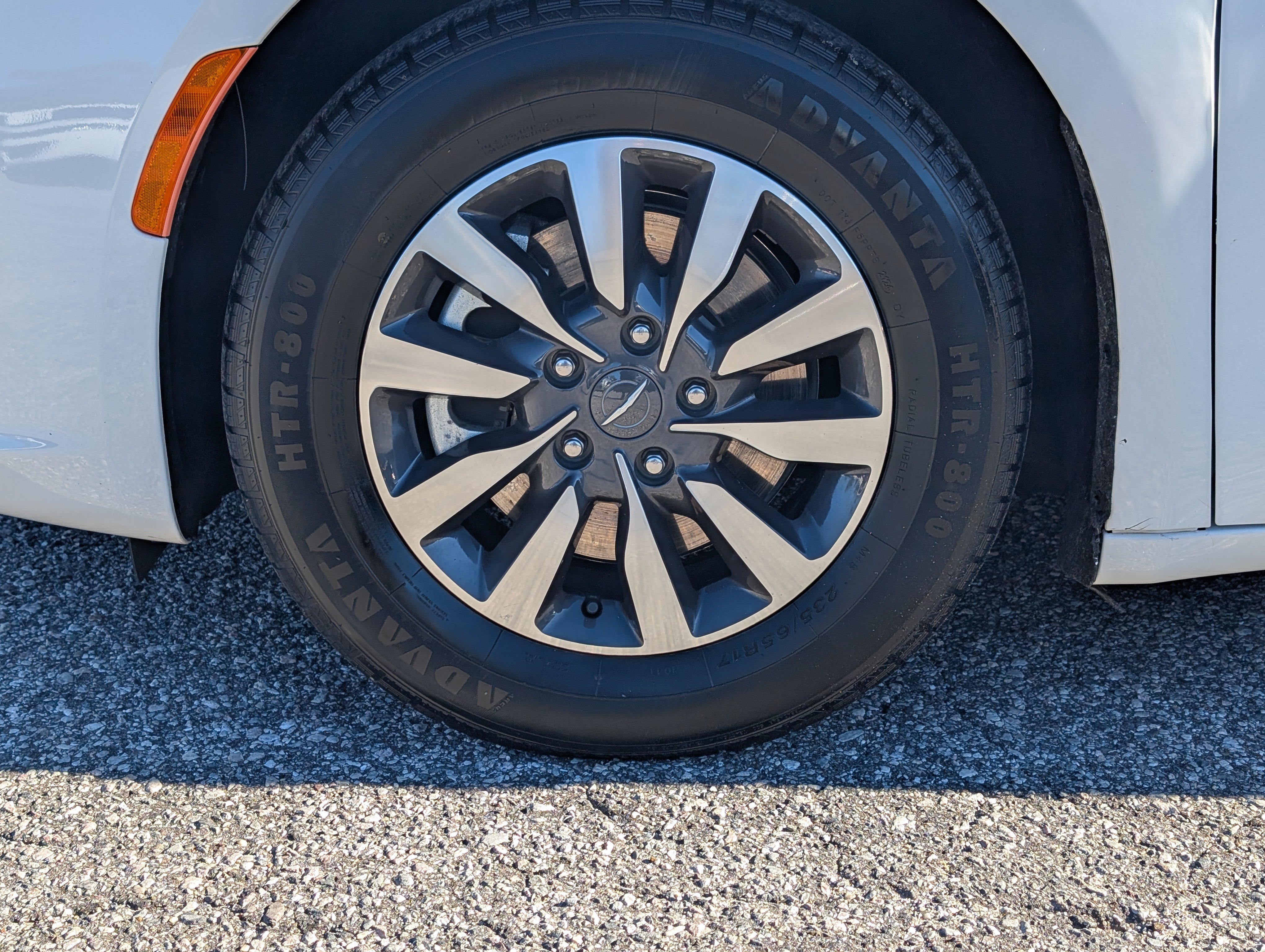 Used 2023 Chrysler Pacifica Touring-L FWD image 9