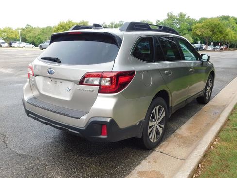 Used 2018 Subaru Outback 2.5i Limited AWD/4WD image 11