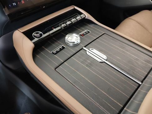 New 2026 Lincoln Navigator Black Label AWD/4WD image 9