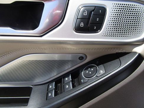 Used 2020 Ford Explorer Platinum AWD/4WD image 18