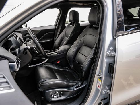 Used 2019 Jaguar F-PACE S image 32