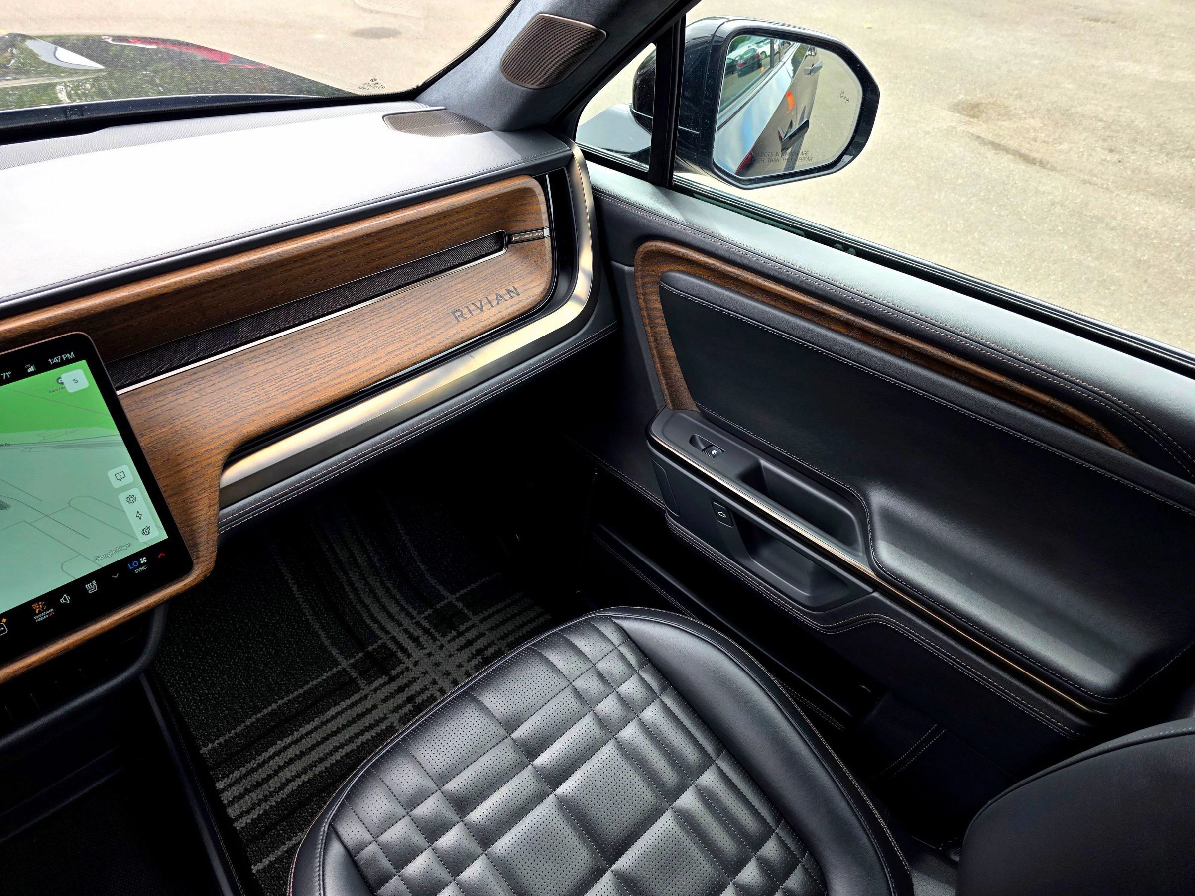 Used 2025 Rivian R1S Premium Dual AWD/4WD image 30