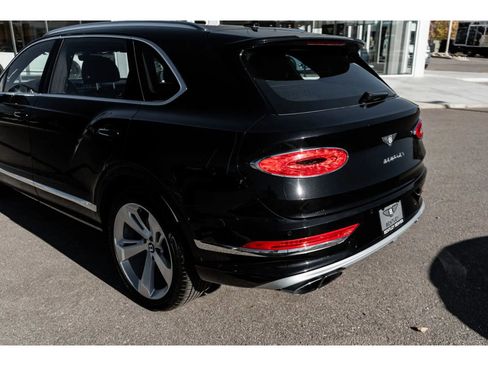 Used 2023 Bentley Bentayga Extended Wheelbase image 21