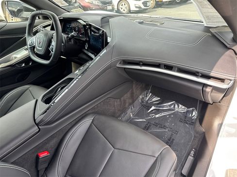 Used 2025 Chevrolet Corvette Stingray 1LT image 17