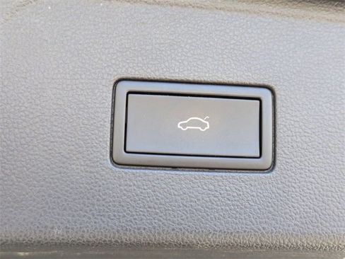 Used 2024 Volkswagen Atlas SE image 32