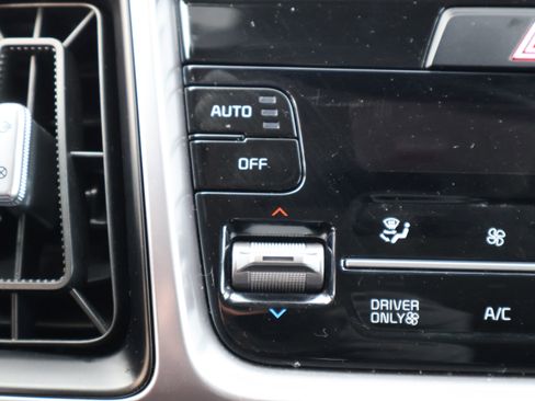 Used 2023 Kia Sorento EX image 30