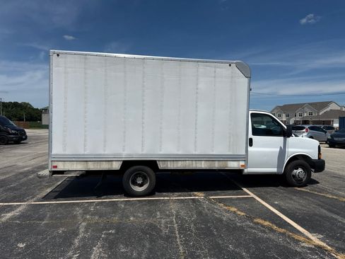 Used 2016 Chevrolet Express 3500 RWD image 8