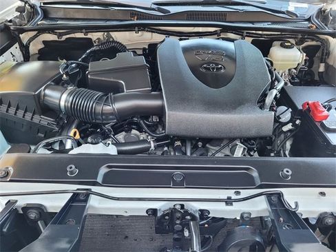 Certified 2022 Toyota Tacoma TRD Off-Road image 34