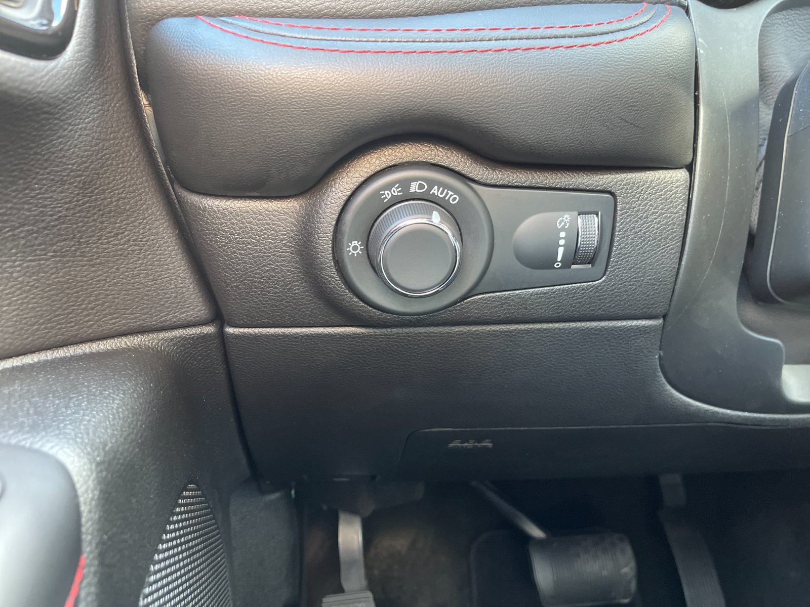 Used 2025 Dodge Durango R/T AWD/4WD image 33