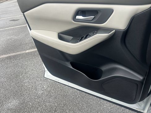 Certified 2025 Nissan Rogue SV AWD/4WD image 12