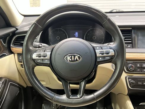 Used 2019 Kia Cadenza Technology image 14