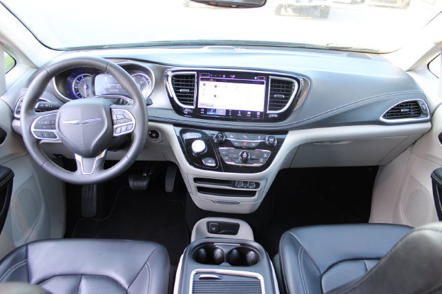 Used 2024 Chrysler Pacifica Limited FWD image 38