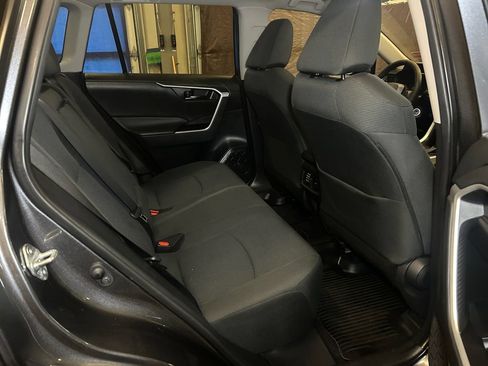 Used 2022 Toyota RAV4 LE AWD/4WD image 17