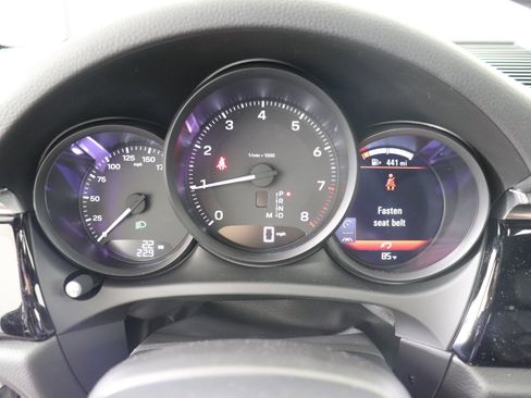 Used 2025 Porsche Macan image 38