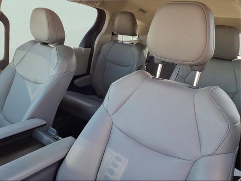 Used 2023 Toyota Sienna XLE image 15