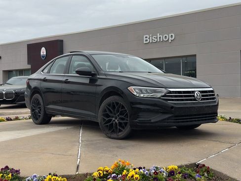 Used 2020 Volkswagen Jetta SE w/ SE Cold Weather Package image 1