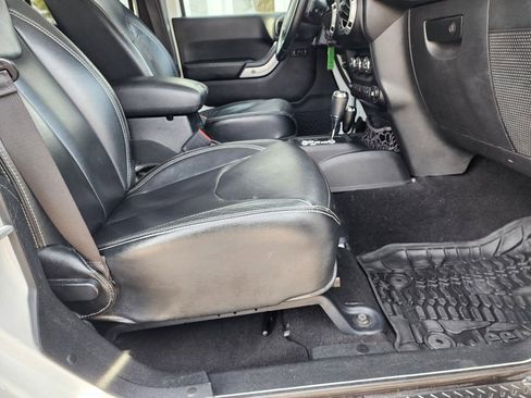 Used 2017 Jeep Wrangler Unlimited Rubicon image 39