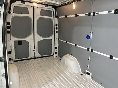 Used 2025 Mercedes-Benz Sprinter 2500 image 14