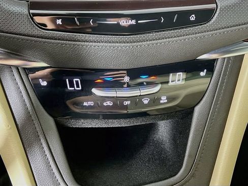 Used 2018 Cadillac XT5 Luxury w/ Driver Awareness Package AWD/4WD image 17