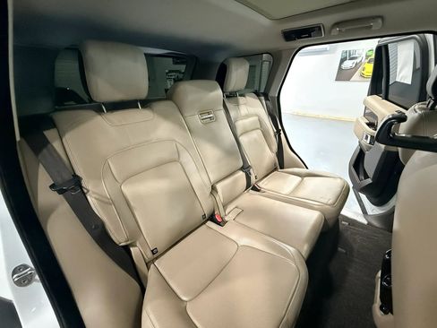 Used 2018 Land Rover Range Rover HSE image 14