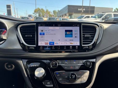 New 2026 Chrysler Pacifica Limited w/ S Appearance Package image 21