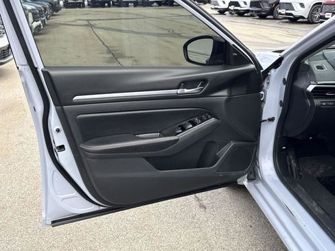 Used 2024 Nissan Altima 2.5 SR w/ SR Premium Package image 12