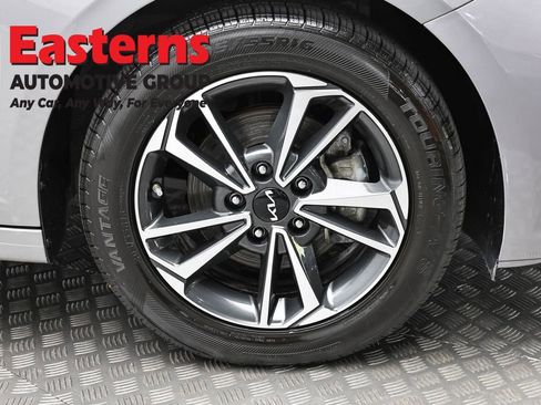 Used 2024 Kia Forte LXS image 31