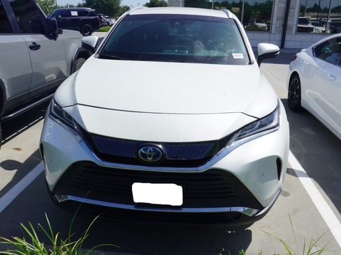 Used 2022 Toyota Venza XLE AWD/4WD image 2