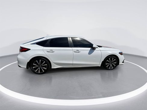 Used 2024 Honda Civic EX-L image 9