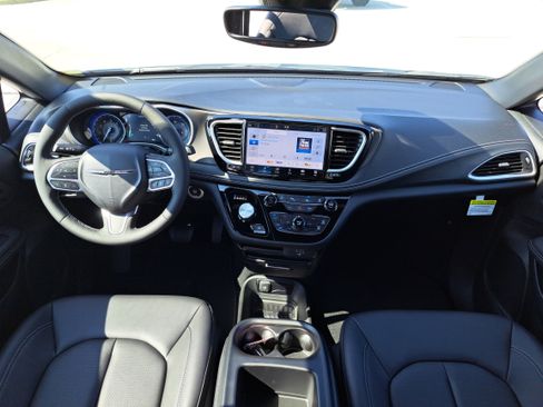 New 2026 Chrysler Pacifica Select image 12