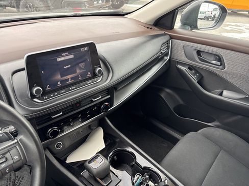 Used 2023 Nissan Rogue S image 19