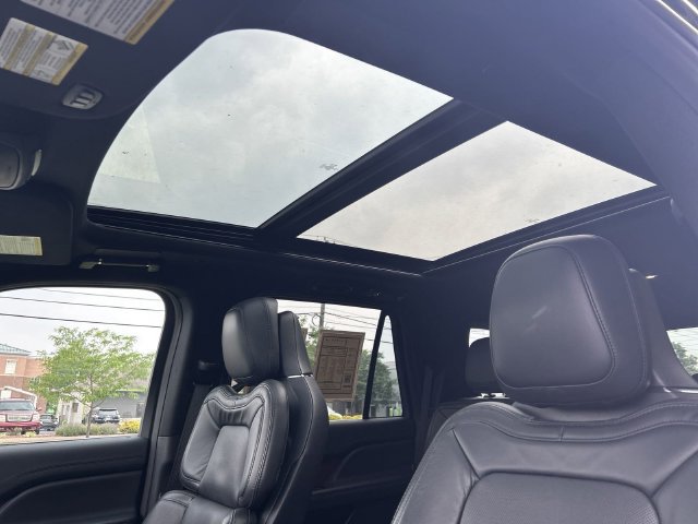 Used 2022 Lincoln Navigator Reserve AWD/4WD image 27