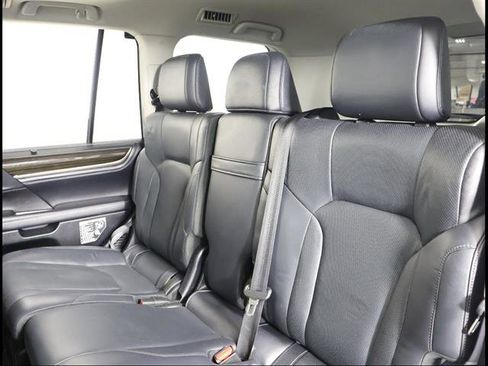 Used 2018 Lexus LX 570 4WD image 10