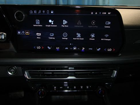 Used 2025 Chevrolet Traverse LT w/ Enhanced Driving Package FWD image 14