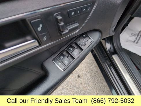 Used 2011 Mercedes-Benz E 550 4MATIC Sedan image 12