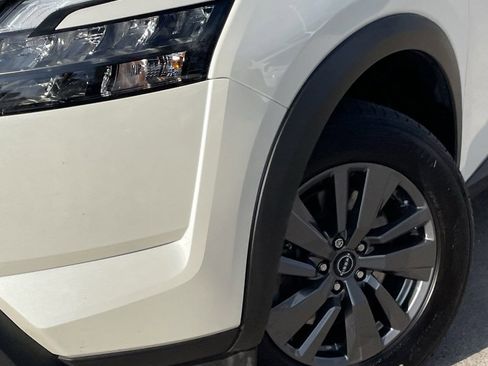 Used 2024 Nissan Pathfinder SV image 8