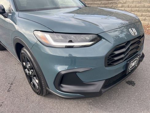 Used 2025 Honda HR-V Sport image 9