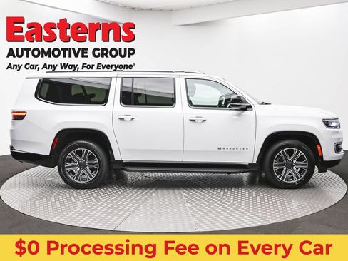 Used 2024 Jeep Wagoneer L Series II RWD image 4