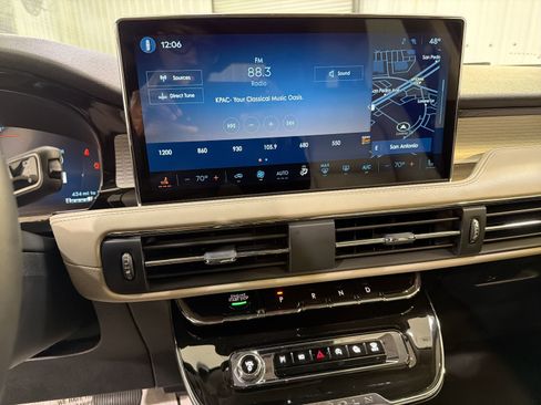 New 2026 Lincoln Corsair Premiere FWD image 17