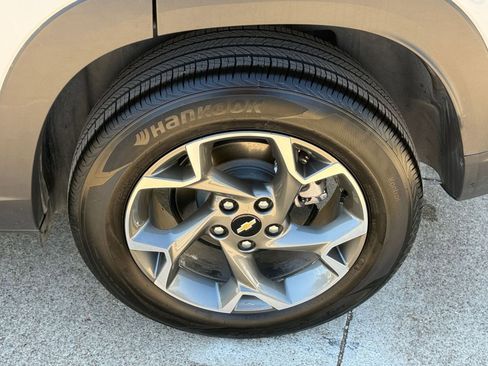 Used 2025 Chevrolet Trax LT image 30