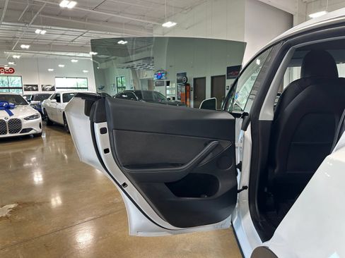 Used 2023 Tesla Model Y Long Range AWD/4WD image 34