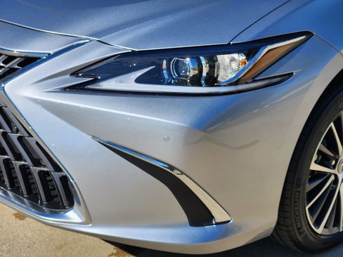 New 2025 Lexus ES 350 w/ Premium Package image 5