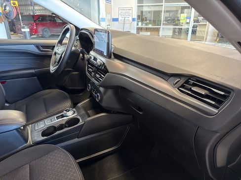 Used 2025 Ford Escape Active AWD/4WD image 32