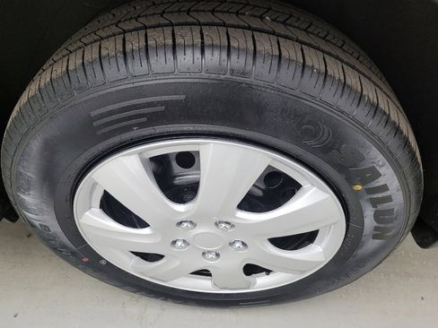 Used 2019 Nissan Rogue S AWD/4WD image 31