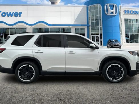New 2026 Honda Pilot Touring image 3