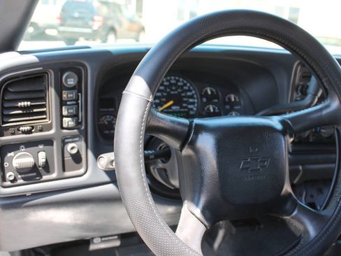 Used 1999 Chevrolet Silverado 2500 LS w/ Snow Plow Prep Pkg AWD/4WD image 23